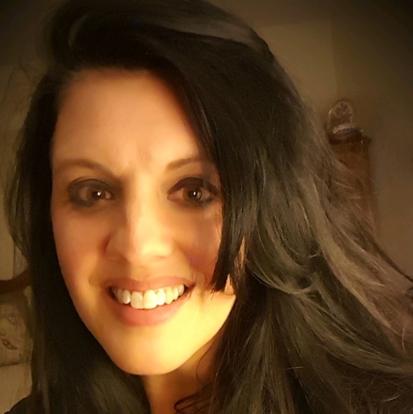 Meet your Posher, Ainsley - Picture 1 of 1